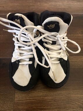 Youth Wrestling shoe-Black and White Rudis